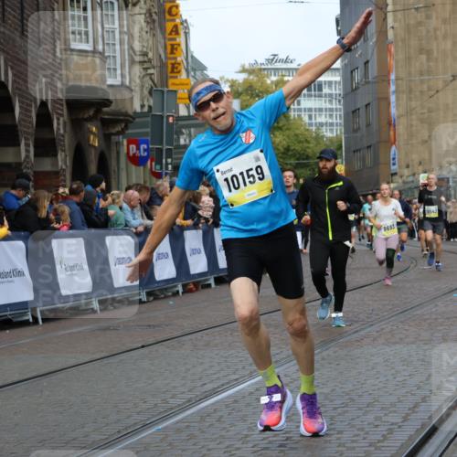 05.10.2025 - 20. swb-Marathon Bremen Strokosch-Dieckow http://msf.ph/oto/9227431 05.10.2025 10:49:55 Ziel 9369, 9676, 9693, 9696, 9803, 10159, 10543, 10868, 10946, 11091, 11642, 11749 meine-sportfotos.de