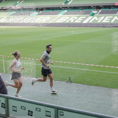 05.10.2025 - 20. swb-Marathon Bremen Michael Burmester http://msf.ph/oto/9227437 05.10.2025 10:23:04 Laufen im Stadion 7111, 9239, 9504, 9671, 9863, 10052, 10161, 10171, 10175, 10176, 10352, 10409, 10517, 10525, 10565, 10658, 10686, 10847, 10908, 10952, 10967, 11328, 11335, 11343, 11349, 11430, 11594, 9341, 9755, 10358 meine-sportfotos.de