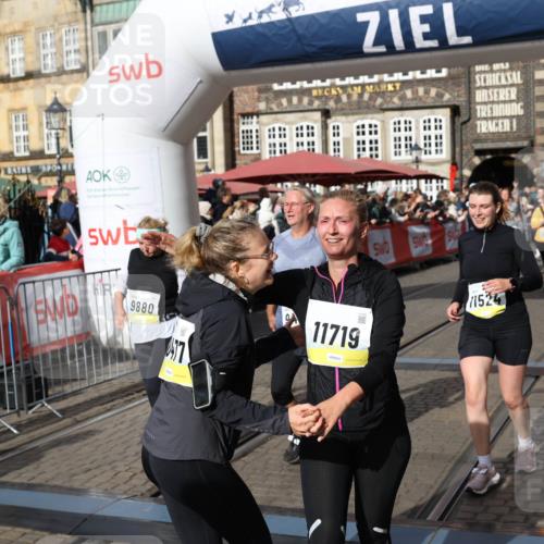 05.10.2025 - 20. swb-Marathon Bremen Yannick Fuchs http://msf.ph/oto/9227443 05.10.2025 11:01:17 Ziel 9182, 9305, 9443, 9880, 10477, 10630, 10914, 11053, 11337, 11338, 11524, 11597, 11719 meine-sportfotos.de