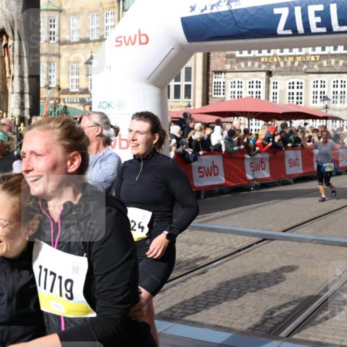 05.10.2025 - 20. swb-Marathon Bremen Yannick Fuchs http://msf.ph/oto/9227475 05.10.2025 11:01:18 Ziel 9182, 9443, 9613, 9880, 10477, 10544, 10630, 10914, 11053, 11337, 11338, 11524, 11597, 11719 meine-sportfotos.de