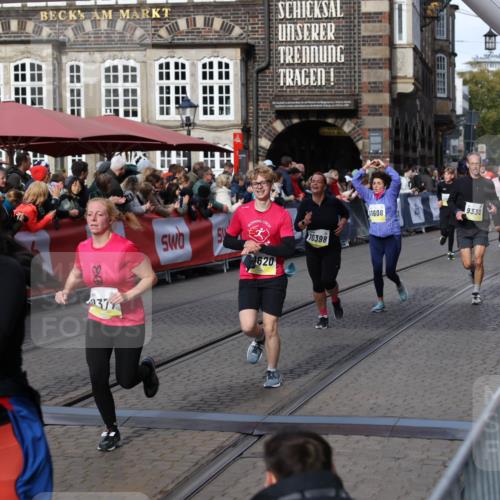 05.10.2025 - 20. swb-Marathon Bremen Yannick Fuchs http://msf.ph/oto/9227519 05.10.2025 10:58:15 Ziel 9330, 9576, 9582, 9634, 9872, 10127, 10377, 10395, 10398, 10459, 10620, 10793, 11058, 11601, 11608 meine-sportfotos.de