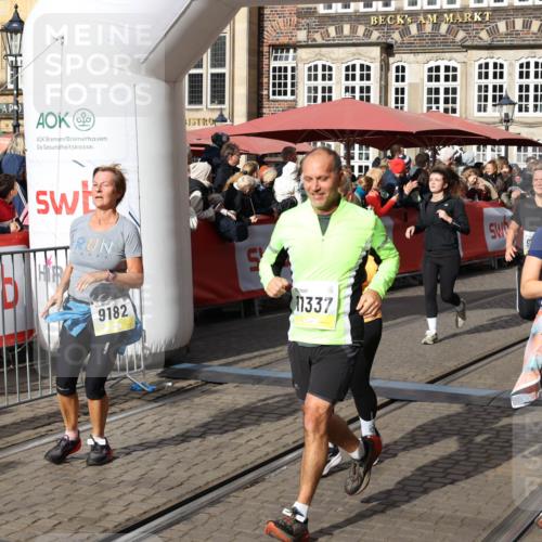 05.10.2025 - 20. swb-Marathon Bremen Yannick Fuchs http://msf.ph/oto/9227521 05.10.2025 11:01:21 Ziel 9182, 9443, 9613, 9880, 10544, 10762, 10914, 11337, 11338, 11524, 11597, 11680 meine-sportfotos.de