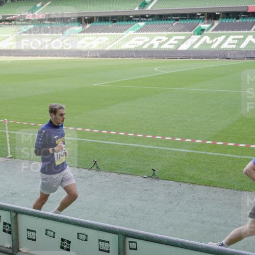 05.10.2025 - 20. swb-Marathon Bremen Michael Burmester http://msf.ph/oto/9227523 05.10.2025 10:23:36 Laufen im Stadion 9213, 9289, 9403, 9671, 9863, 9922, 10070, 10161, 10276, 10525, 10565, 10606, 10658, 10686, 10753, 10952, 11067, 11069, 11114, 11328, 11335, 11418, 11474, 11567, 11710, 9239, 9504, 9863, 10052, 10171, 10175, 10176, 10352, 10847, 10908, 10967, 11335, 11343, 11349, 11594 meine-sportfotos.de
