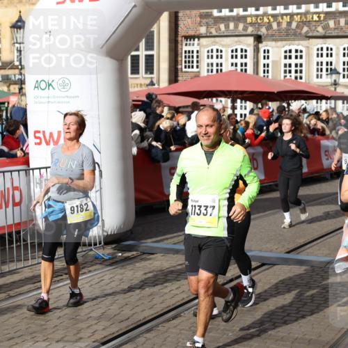 05.10.2025 - 20. swb-Marathon Bremen Yannick Fuchs http://msf.ph/oto/9227527 05.10.2025 11:01:21 Ziel 9182, 9443, 9613, 9880, 10544, 10762, 10914, 11337, 11338, 11524, 11597, 11680 meine-sportfotos.de