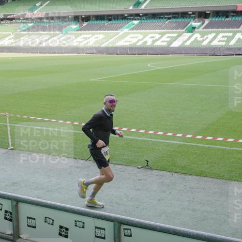 05.10.2025 - 20. swb-Marathon Bremen Michael Burmester http://msf.ph/oto/9227544 05.10.2025 10:24:21 Laufen im Stadion 9262, 9364, 9524, 10208, 10229, 10276, 10592, 10744, 10838, 10880, 11086, 11114, 11418, 11476, 11567, 11701, 11710, 11725, 9213, 9289, 9403, 9922, 10070, 10161, 10565, 10606, 10753, 11067, 11069, 11474, 11710 meine-sportfotos.de