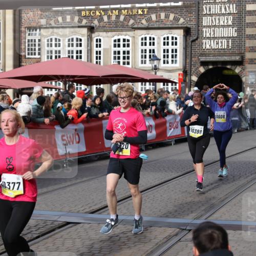 05.10.2025 - 20. swb-Marathon Bremen Yannick Fuchs http://msf.ph/oto/9227552 05.10.2025 10:58:16 Ziel 9330, 9576, 9582, 9634, 9872, 10127, 10377, 10395, 10398, 10459, 10620, 11058, 11601, 11608 meine-sportfotos.de