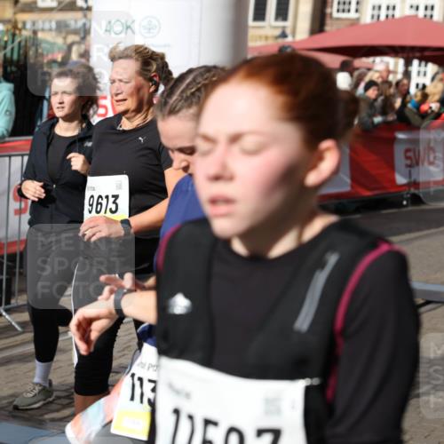 05.10.2025 - 20. swb-Marathon Bremen Yannick Fuchs http://msf.ph/oto/9227614 05.10.2025 11:01:23 Ziel 9182, 9613, 9925, 10544, 10762, 10914, 11337, 11338, 11597, 11680 meine-sportfotos.de