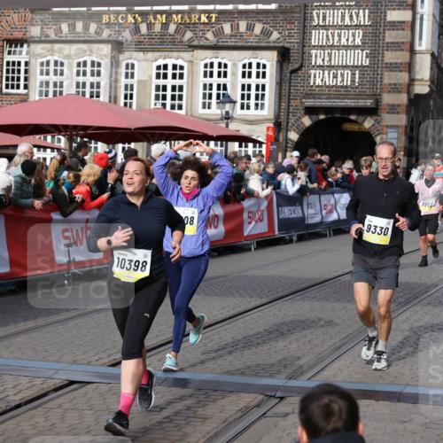 05.10.2025 - 20. swb-Marathon Bremen Yannick Fuchs http://msf.ph/oto/9227622 05.10.2025 10:58:18 Ziel 9330, 9576, 9582, 9634, 9952, 10127, 10377, 10395, 10398, 10459, 10620, 11058, 11562, 11608 meine-sportfotos.de