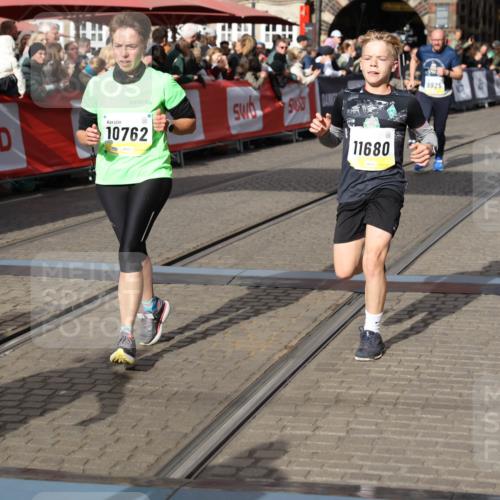 05.10.2025 - 20. swb-Marathon Bremen Yannick Fuchs http://msf.ph/oto/9227629 05.10.2025 11:01:23 Ziel 9182, 9613, 9925, 10544, 10762, 10914, 11337, 11338, 11597, 11680 meine-sportfotos.de