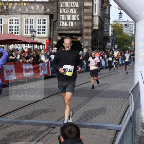 05.10.2025 - 20. swb-Marathon Bremen Yannick Fuchs http://msf.ph/oto/9227630 05.10.2025 10:58:18 Ziel 9330, 9576, 9582, 9634, 9952, 10127, 10377, 10395, 10398, 10459, 10620, 11058, 11562, 11608 meine-sportfotos.de