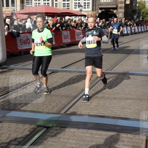 05.10.2025 - 20. swb-Marathon Bremen Yannick Fuchs http://msf.ph/oto/9227634 05.10.2025 11:01:24 Ziel 9182, 9613, 9925, 10544, 10762, 10914, 11337, 11338, 11597, 11680, 11688 meine-sportfotos.de