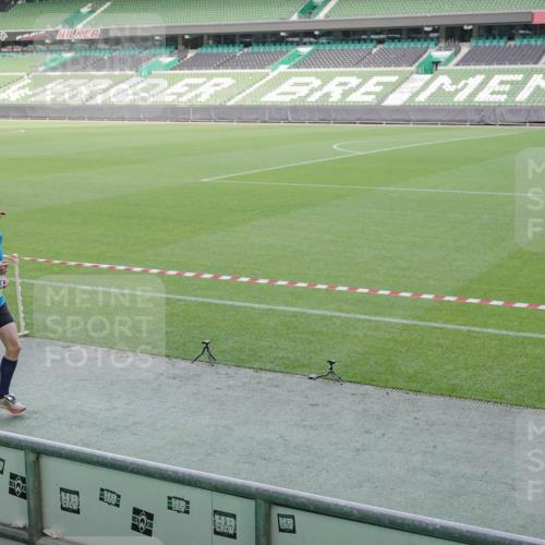 05.10.2025 - 20. swb-Marathon Bremen Michael Burmester http://msf.ph/oto/9227640 05.10.2025 10:24:35 Laufen im Stadion 8187, 9253, 9262, 9364, 9524, 9700, 10208, 10229, 10375, 10592, 10691, 10744, 10838, 10880, 10910, 11086, 11217, 11476, 11640, 11701, 11725, 9213, 10276, 10606, 11114, 11418, 11474, 11567, 11710 meine-sportfotos.de