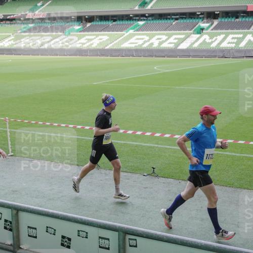 05.10.2025 - 20. swb-Marathon Bremen Michael Burmester http://msf.ph/oto/9227653 05.10.2025 10:24:36 Laufen im Stadion 8187, 9253, 9262, 9364, 9524, 9700, 10208, 10229, 10375, 10592, 10691, 10744, 10838, 10880, 10910, 11086, 11217, 11304, 11476, 11640, 11701, 11725, 9213, 10276, 10606, 11114, 11418, 11474, 11567, 11710 meine-sportfotos.de