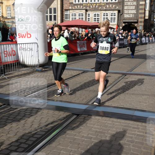 05.10.2025 - 20. swb-Marathon Bremen Yannick Fuchs http://msf.ph/oto/9227657 05.10.2025 11:01:24 Ziel 9182, 9613, 9925, 10544, 10762, 10914, 11337, 11338, 11597, 11680, 11688 meine-sportfotos.de
