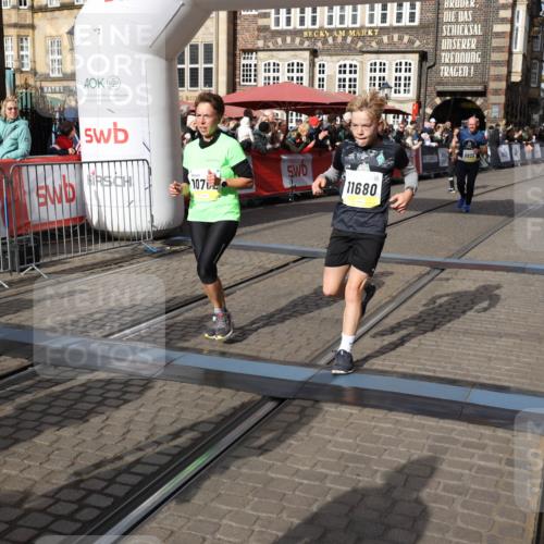 05.10.2025 - 20. swb-Marathon Bremen Yannick Fuchs http://msf.ph/oto/9227661 05.10.2025 11:01:24 Ziel 9182, 9613, 9925, 10544, 10762, 10914, 11337, 11338, 11597, 11680, 11688 meine-sportfotos.de