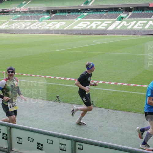 05.10.2025 - 20. swb-Marathon Bremen Michael Burmester http://msf.ph/oto/9227671 05.10.2025 10:24:36 Laufen im Stadion 8187, 9253, 9262, 9364, 9524, 9700, 10208, 10229, 10375, 10592, 10691, 10744, 10838, 10880, 10910, 11086, 11217, 11304, 11476, 11640, 11701, 11725, 9213, 10276, 10606, 11114, 11418, 11474, 11567, 11710 meine-sportfotos.de