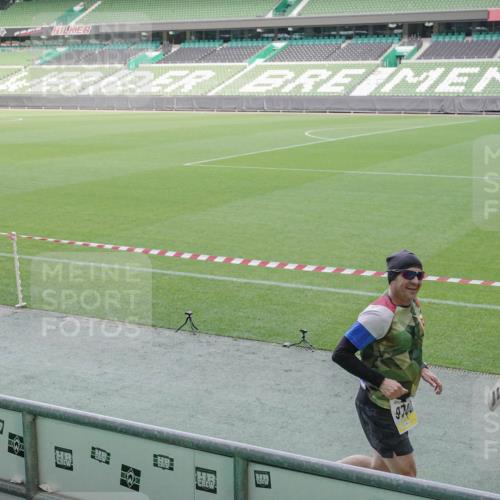 05.10.2025 - 20. swb-Marathon Bremen Michael Burmester http://msf.ph/oto/9227683 05.10.2025 10:24:37 Laufen im Stadion 8187, 9253, 9262, 9364, 9524, 9700, 10208, 10229, 10375, 10592, 10691, 10744, 10838, 10880, 10910, 11086, 11217, 11304, 11476, 11640, 11701, 11725, 9213, 9262, 10276, 10606, 11086, 11114, 11418, 11474, 11567, 11710 meine-sportfotos.de