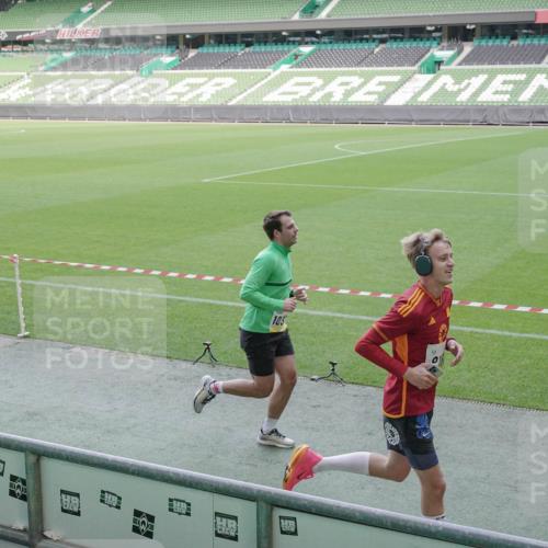 05.10.2025 - 20. swb-Marathon Bremen Michael Burmester http://msf.ph/oto/9227733 05.10.2025 10:24:43 Laufen im Stadion 8187, 9253, 9364, 9524, 9700, 10208, 10229, 10375, 10691, 10744, 10838, 10880, 10910, 10979, 11217, 11304, 11476, 11640, 11701, 11725, 9262, 10276, 10592, 11086, 11418, 11567, 11701 meine-sportfotos.de