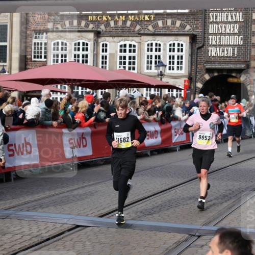 05.10.2025 - 20. swb-Marathon Bremen Yannick Fuchs http://msf.ph/oto/9227736 05.10.2025 10:58:20 Ziel 9330, 9634, 9952, 10377, 10398, 10459, 10620, 11562, 11608 meine-sportfotos.de