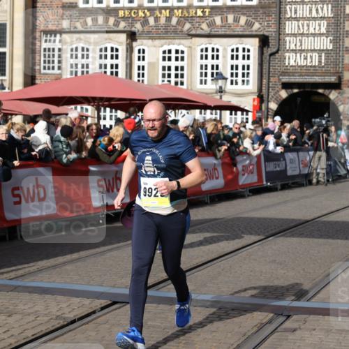 05.10.2025 - 20. swb-Marathon Bremen Yannick Fuchs http://msf.ph/oto/9227756 05.10.2025 11:01:27 Ziel 9613, 9925, 10544, 10762, 11597, 11680, 11688 meine-sportfotos.de