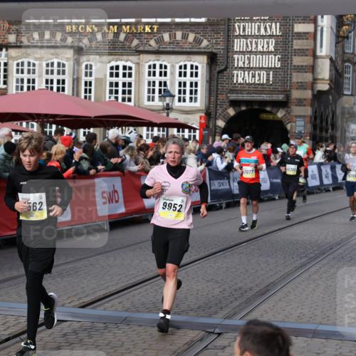 05.10.2025 - 20. swb-Marathon Bremen Yannick Fuchs http://msf.ph/oto/9227758 05.10.2025 10:58:21 Ziel 7077, 9330, 9634, 9952, 10377, 10398, 10620, 11562, 11608 meine-sportfotos.de