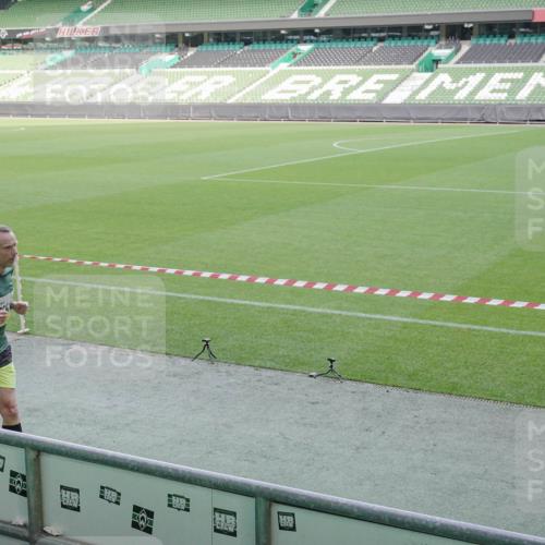 05.10.2025 - 20. swb-Marathon Bremen Michael Burmester http://msf.ph/oto/9227759 05.10.2025 10:24:46 Laufen im Stadion 8187, 9253, 9302, 9364, 9524, 9558, 9700, 10208, 10229, 10375, 10553, 10691, 10744, 10838, 10880, 10910, 10979, 11217, 11256, 11304, 11476, 11640, 11725, 9262, 10592, 11086, 11701 meine-sportfotos.de