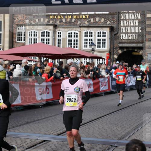 05.10.2025 - 20. swb-Marathon Bremen Yannick Fuchs http://msf.ph/oto/9227769 05.10.2025 10:58:21 Ziel 7077, 9330, 9634, 9952, 10377, 10398, 10620, 11562, 11608 meine-sportfotos.de