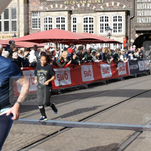 05.10.2025 - 20. swb-Marathon Bremen Yannick Fuchs http://msf.ph/oto/9227785 05.10.2025 11:01:28 Ziel 9613, 9925, 10544, 10762, 11680, 11688 meine-sportfotos.de