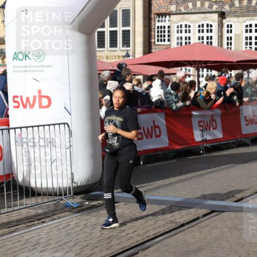05.10.2025 - 20. swb-Marathon Bremen Yannick Fuchs http://msf.ph/oto/9227806 05.10.2025 11:01:28 Ziel 9613, 9925, 10544, 10762, 11680, 11688 meine-sportfotos.de