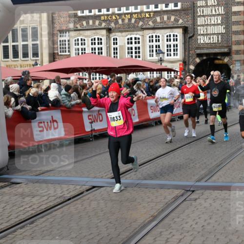 05.10.2025 - 20. swb-Marathon Bremen Yannick Fuchs http://msf.ph/oto/9227866 05.10.2025 11:01:35 Ziel 7908, 9286, 9371, 10157, 10336, 11194, 11633 meine-sportfotos.de