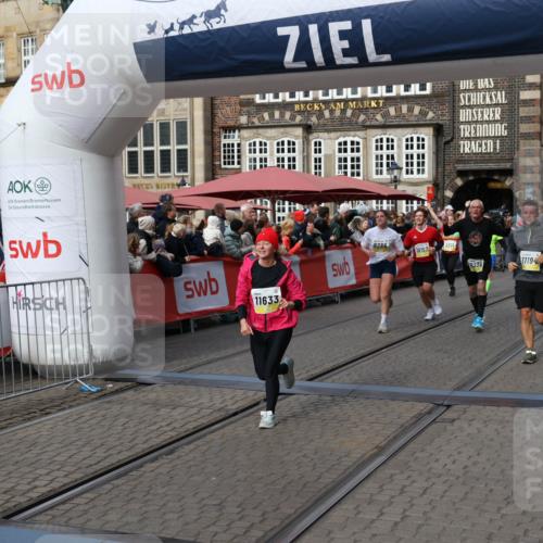 05.10.2025 - 20. swb-Marathon Bremen Yannick Fuchs http://msf.ph/oto/9227877 05.10.2025 11:01:35 Ziel 7908, 9286, 9371, 10157, 10336, 11194, 11633 meine-sportfotos.de