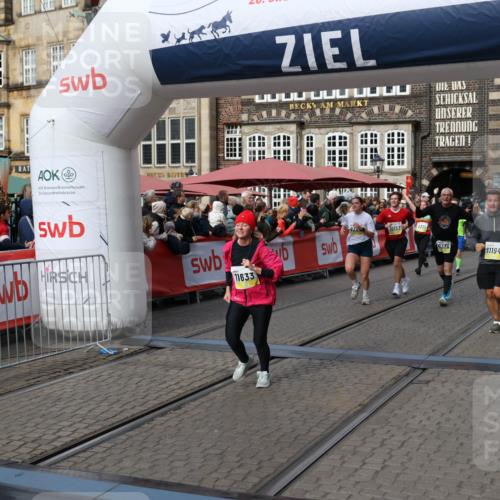 05.10.2025 - 20. swb-Marathon Bremen Yannick Fuchs http://msf.ph/oto/9227883 05.10.2025 11:01:35 Ziel 7908, 9286, 9371, 10157, 10336, 11194, 11633 meine-sportfotos.de