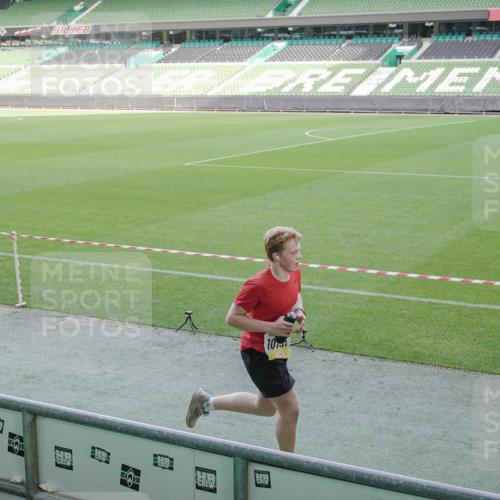 05.10.2025 - 20. swb-Marathon Bremen Michael Burmester http://msf.ph/oto/9227897 05.10.2025 10:25:04 Laufen im Stadion 8187, 9253, 9302, 9364, 9558, 9700, 9775, 10104, 10155, 10208, 10375, 10541, 10553, 10652, 10691, 10744, 10838, 10910, 10979, 11217, 11230, 11256, 11304, 11476, 11581, 11640, 11725, 9524, 10229, 10880 meine-sportfotos.de