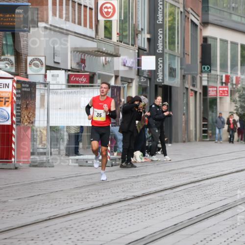 05.10.2025 - 20. swb-Marathon Bremen Strokosch-Dieckow http://msf.ph/oto/9227913 05.10.2025 10:26:50 Ziel 35, 35 meine-sportfotos.de