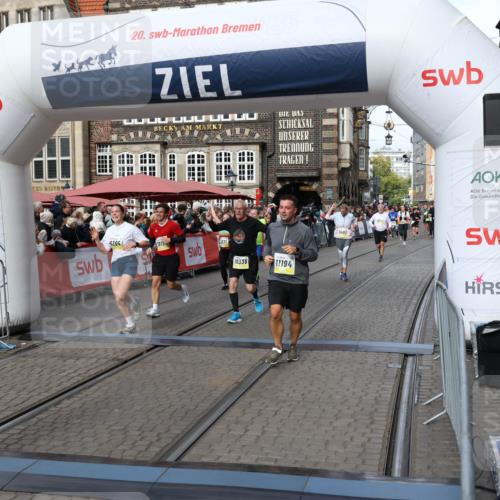 05.10.2025 - 20. swb-Marathon Bremen Yannick Fuchs http://msf.ph/oto/9227927 05.10.2025 11:01:36 Ziel 7908, 9286, 9371, 10157, 10336, 11194, 11493, 11633 meine-sportfotos.de