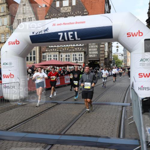 05.10.2025 - 20. swb-Marathon Bremen Yannick Fuchs http://msf.ph/oto/9227934 05.10.2025 11:01:36 Ziel 7908, 9286, 9371, 10157, 10336, 11194, 11493, 11633 meine-sportfotos.de