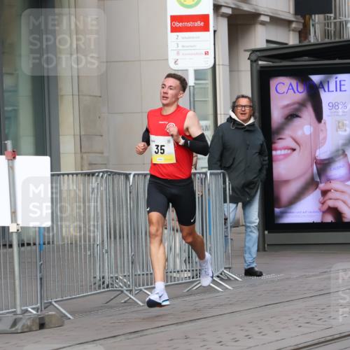05.10.2025 - 20. swb-Marathon Bremen Strokosch-Dieckow http://msf.ph/oto/9227937 05.10.2025 10:26:54 Ziel 35, 35 meine-sportfotos.de