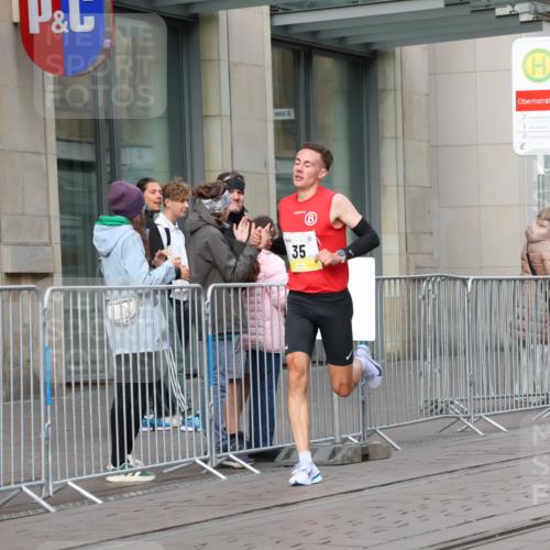 05.10.2025 - 20. swb-Marathon Bremen Strokosch-Dieckow http://msf.ph/oto/9227947 05.10.2025 10:26:54 Ziel 35, 35 meine-sportfotos.de