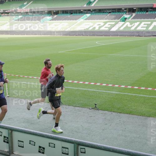05.10.2025 - 20. swb-Marathon Bremen Michael Burmester http://msf.ph/oto/9227966 05.10.2025 10:25:28 Laufen im Stadion 9006, 9302, 9361, 9558, 9614, 9775, 9849, 9865, 9884, 9919, 9967, 10104, 10155, 10306, 10348, 10375, 10474, 10505, 10541, 10553, 10652, 10666, 10979, 11217, 11230, 11256, 11304, 11316, 11346, 11403, 11503, 11581, 11640, 11666, 11745, 8187, 9253, 9700, 10208, 10691, 10744, 10838, 10910, 11217, 11476, 11725 meine-sportfotos.de
