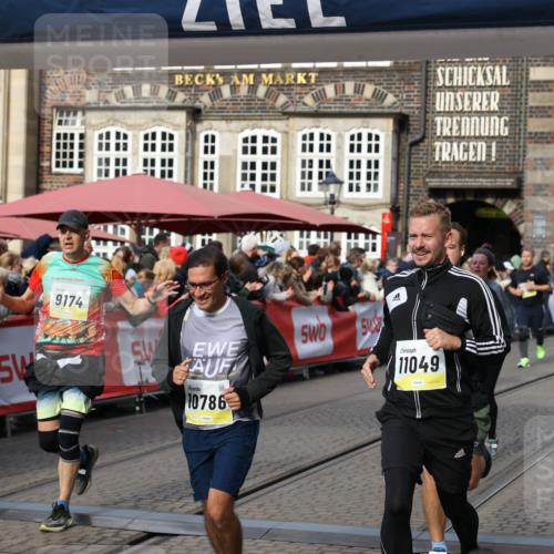 05.10.2025 - 20. swb-Marathon Bremen Yannick Fuchs http://msf.ph/oto/9227971 05.10.2025 10:58:26 Ziel 7077, 9174, 9462, 9608, 9952, 10368, 10786, 11049, 11184, 11495, 11562, 11724 meine-sportfotos.de