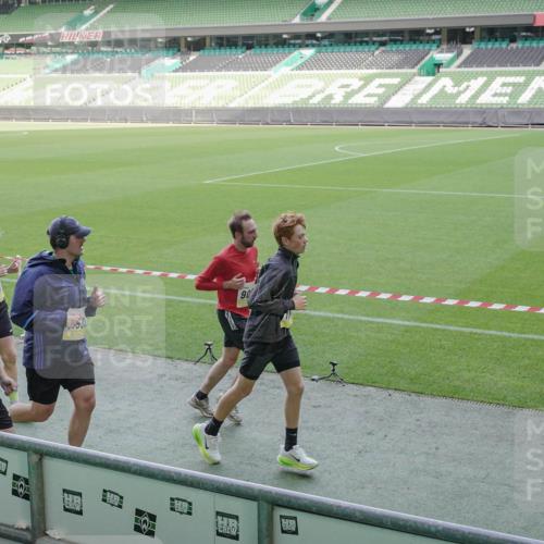 05.10.2025 - 20. swb-Marathon Bremen Michael Burmester http://msf.ph/oto/9227981 05.10.2025 10:25:29 Laufen im Stadion 9006, 9302, 9361, 9558, 9614, 9775, 9849, 9865, 9884, 9919, 9967, 10104, 10155, 10306, 10348, 10375, 10474, 10505, 10541, 10553, 10652, 10666, 10979, 11230, 11256, 11304, 11316, 11346, 11403, 11503, 11581, 11640, 11666, 11745, 8187, 9253, 9700, 10208, 10375, 10691, 10744, 10838, 10910, 11217, 11476, 11725 meine-sportfotos.de