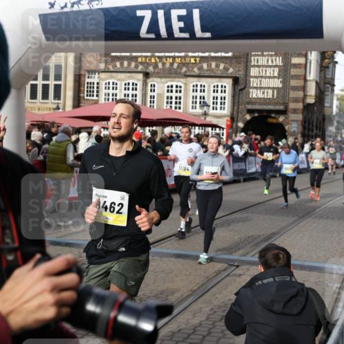 05.10.2025 - 20. swb-Marathon Bremen Yannick Fuchs http://msf.ph/oto/9227984 05.10.2025 10:58:27 Ziel 7077, 9174, 9462, 9608, 9952, 10084, 10368, 10586, 10786, 11049, 11184, 11495, 11562, 11724 meine-sportfotos.de