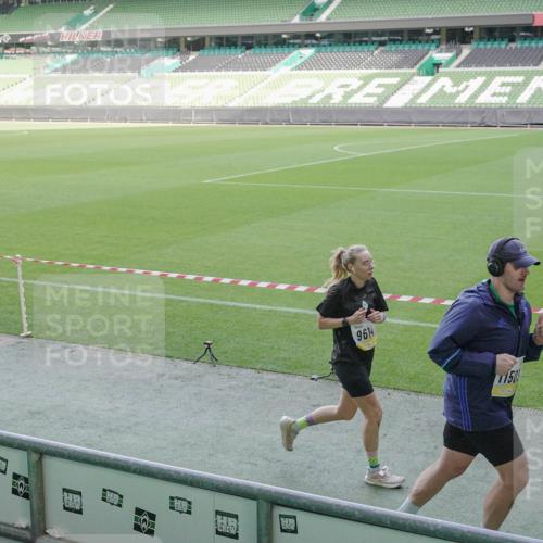 05.10.2025 - 20. swb-Marathon Bremen Michael Burmester http://msf.ph/oto/9227991 05.10.2025 10:25:30 Laufen im Stadion 9006, 9302, 9361, 9558, 9614, 9775, 9849, 9865, 9884, 9919, 9967, 10104, 10155, 10306, 10348, 10474, 10505, 10541, 10553, 10554, 10652, 10666, 10979, 11230, 11256, 11304, 11316, 11346, 11403, 11503, 11581, 11640, 11666, 11745, 8187, 9253, 9700, 10208, 10375, 10691, 10744, 10910, 11217, 11476, 11725 meine-sportfotos.de