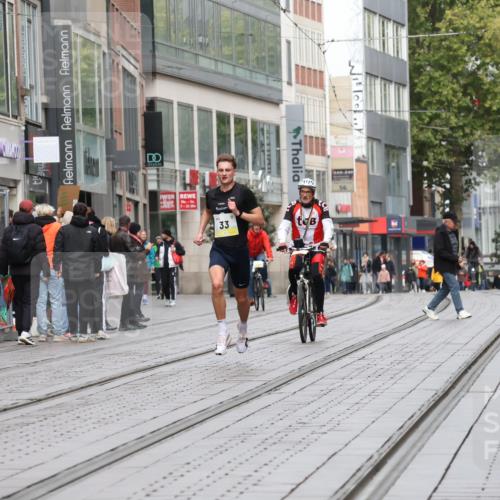 05.10.2025 - 20. swb-Marathon Bremen Strokosch-Dieckow http://msf.ph/oto/9227993 05.10.2025 10:28:07 Ziel 2, 33, 2, 33 meine-sportfotos.de