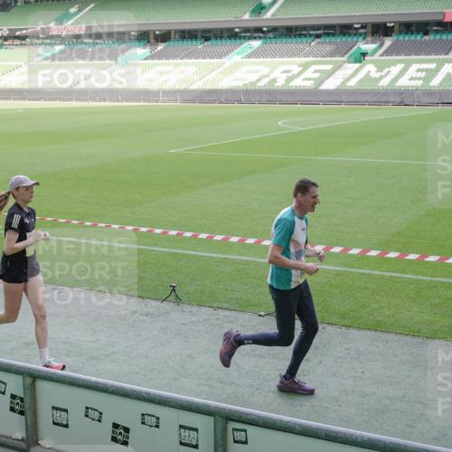 05.10.2025 - 20. swb-Marathon Bremen Michael Burmester http://msf.ph/oto/9228006 05.10.2025 10:25:31 Laufen im Stadion 9006, 9302, 9361, 9558, 9614, 9775, 9849, 9865, 9884, 9919, 9967, 10104, 10155, 10306, 10348, 10474, 10505, 10541, 10553, 10554, 10652, 10666, 10961, 10979, 11230, 11256, 11304, 11316, 11346, 11403, 11503, 11581, 11640, 11666, 11745, 8187, 9253, 9700, 10208, 10375, 10691, 10744, 10910, 11217, 11476, 11725 meine-sportfotos.de