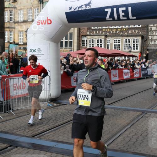 05.10.2025 - 20. swb-Marathon Bremen Yannick Fuchs http://msf.ph/oto/9228009 05.10.2025 11:01:38 Ziel 7908, 9286, 9322, 9371, 10157, 10336, 11194, 11493, 11633 meine-sportfotos.de