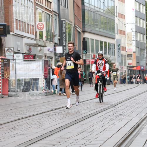 05.10.2025 - 20. swb-Marathon Bremen Strokosch-Dieckow http://msf.ph/oto/9228011 05.10.2025 10:28:09 Ziel 2, 33, 2, 33 meine-sportfotos.de