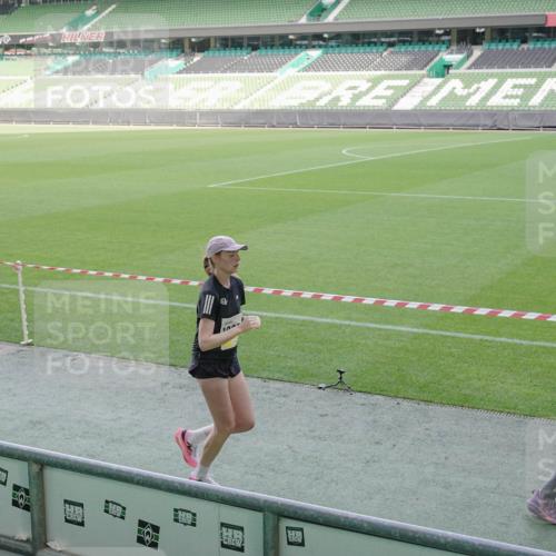 05.10.2025 - 20. swb-Marathon Bremen Michael Burmester http://msf.ph/oto/9228013 05.10.2025 10:25:31 Laufen im Stadion 9006, 9302, 9361, 9558, 9614, 9775, 9849, 9865, 9884, 9919, 9967, 10104, 10155, 10306, 10348, 10474, 10505, 10541, 10553, 10554, 10652, 10666, 10961, 10979, 11230, 11256, 11304, 11316, 11346, 11403, 11503, 11581, 11640, 11666, 11745, 8187, 9253, 9700, 10208, 10375, 10691, 10744, 10910, 11217, 11476, 11725 meine-sportfotos.de