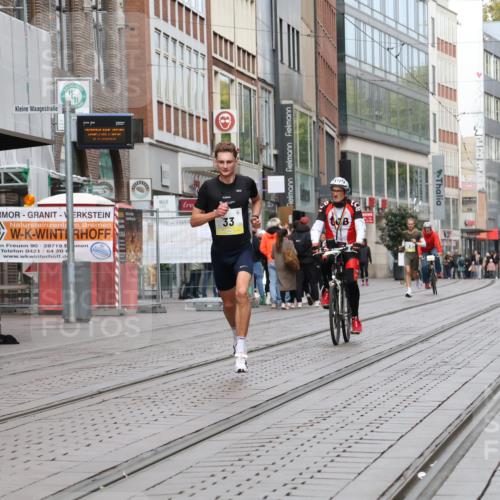 05.10.2025 - 20. swb-Marathon Bremen Strokosch-Dieckow http://msf.ph/oto/9228018 05.10.2025 10:28:10 Ziel 2, 33, 2, 33 meine-sportfotos.de
