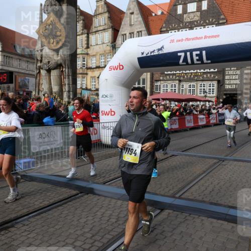 05.10.2025 - 20. swb-Marathon Bremen Yannick Fuchs http://msf.ph/oto/9228021 05.10.2025 11:01:38 Ziel 7908, 9286, 9322, 9371, 10157, 10336, 11194, 11493, 11633 meine-sportfotos.de